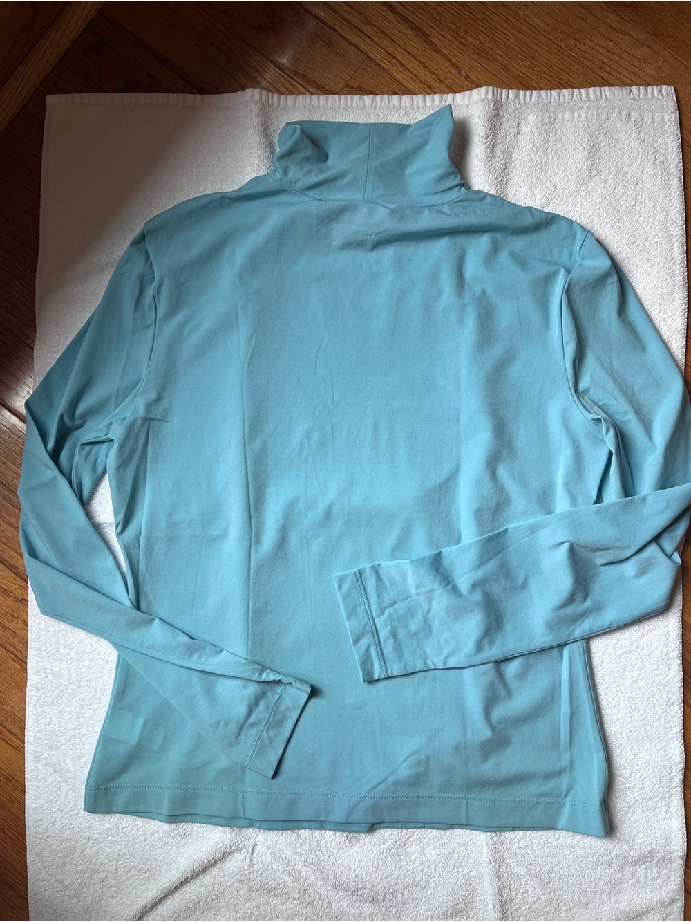 St. John Aqua Turtleneck (M) - Picture 3 of 5